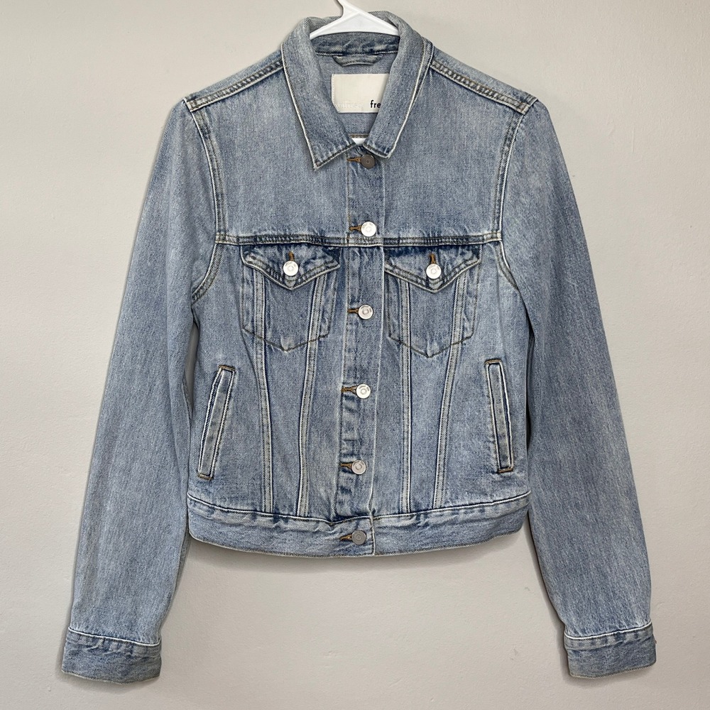 Aritzia Wilfred Free Denim Jacket Women's M Light Wash Classic Jean Trucker